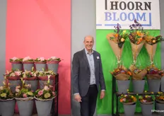 Peter van der Voort van Hoorn Bloom Masters met aan zijn linkerhand zijn inspiratie-boeketten.